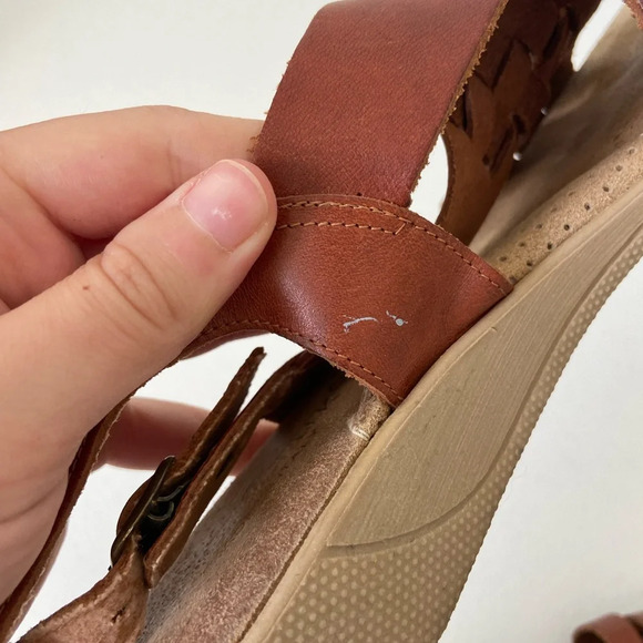 Cabin Creek Women’s interwoven strap sandals — size 8 - Picture 7 of 9